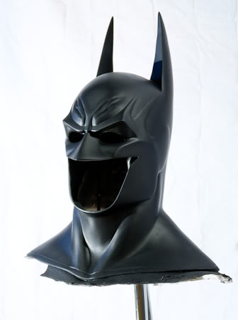 Illustration for article titled Arkham City Cosplay Turns Normal Man Into Dark Knight
